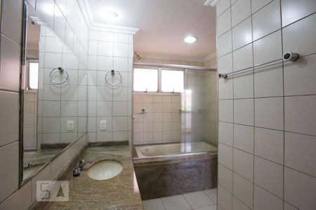 Apartamento para alugar com 120m², 3 quartos e 2 vagasBanheiro da suíte