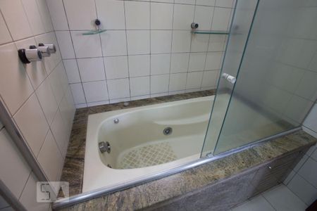 Apartamento para alugar com 120m², 3 quartos e 2 vagasBanheiro da suíte - banheira