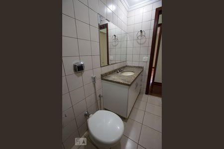 Banheiro social de apartamento para alugar com 3 quartos, 120m² em Centro, Ribeirão Preto