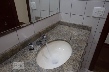 Apartamento para alugar com 120m², 3 quartos e 2 vagasBanheiro social - pia