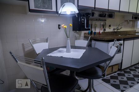 Apartamento à venda com 155m², 3 quartos e 2 vagas Apartamento à venda com 155m², 3 quartos e 2 vagasCozinha