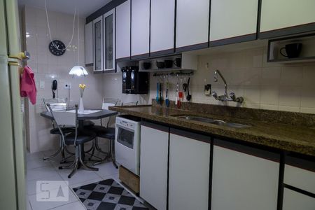 Apartamento à venda com 155m², 3 quartos e 2 vagas Apartamento à venda com 155m², 3 quartos e 2 vagasCozinha