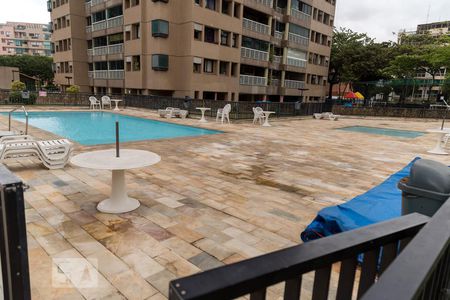 Apartamento à venda com 155m², 3 quartos e 2 vagas Apartamento à venda com 155m², 3 quartos e 2 vagasÁrea comum - Piscina