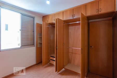 Apartamento à venda com 55m², 2 quartos e 1 vagaQuarto 2 - Armários