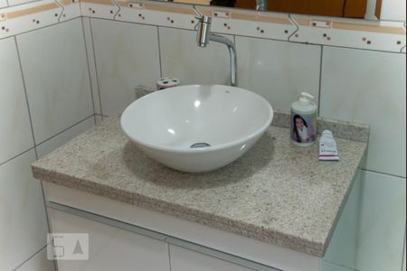 Casa à venda com 125m², 3 quartos e 2 vagasBanheiro