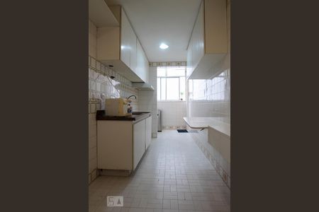Apartamento à venda com 99m², 4 quartos e 1 vagaCozinha