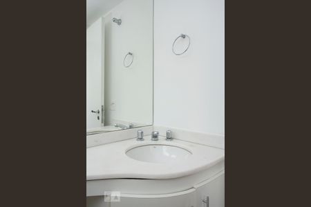 Apartamento à venda com 56m², 2 quartos e 1 vaga Apartamento à venda com 56m², 2 quartos e 1 vagaDetalhe Banheiro Suíte