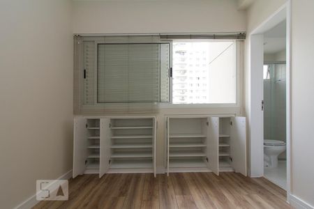 Apartamento à venda com 56m², 2 quartos e 1 vaga Apartamento à venda com 56m², 2 quartos e 1 vagaQuarto Suíte - Detalhe armários