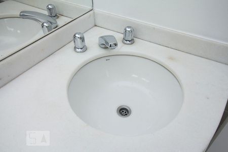 Apartamento à venda com 56m², 2 quartos e 1 vaga Apartamento à venda com 56m², 2 quartos e 1 vagaDetalhe Banheiro Suíte