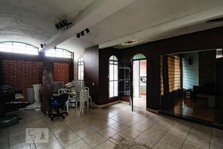 Casa à venda com 250m², 3 quartos e 1 vaga Casa à venda com 250m², 3 quartos e 1 vagaSalão