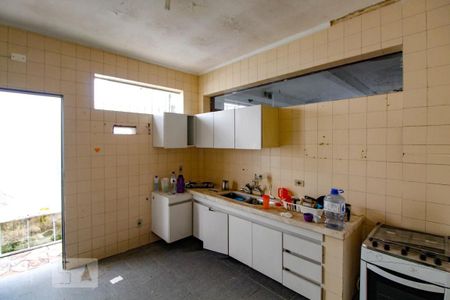 Casa à venda com 250m², 3 quartos e 1 vaga Casa à venda com 250m², 3 quartos e 1 vagaCozinha