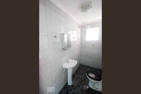 Banheiro de casa para alugar com 1 quarto, 50m² em Jardim Bela Vista, Guarulhos