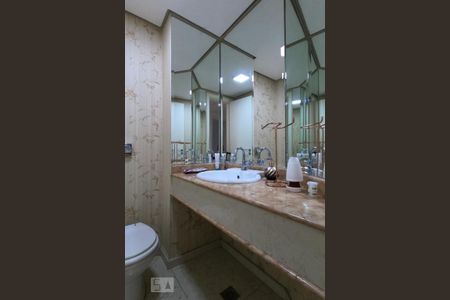 Apartamento à venda com 220m², 3 quartos e 4 vagasLavabo