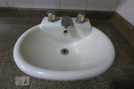 Apartamento à venda com 220m², 3 quartos e 4 vagasBanheiro da Suíte 2