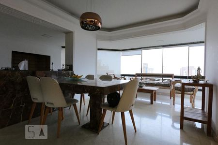 Apartamento à venda com 220m², 3 quartos e 4 vagasSala
