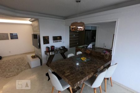 Apartamento à venda com 220m², 3 quartos e 4 vagasSala