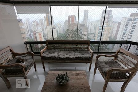 Apartamento à venda com 220m², 3 quartos e 4 vagasvaranda