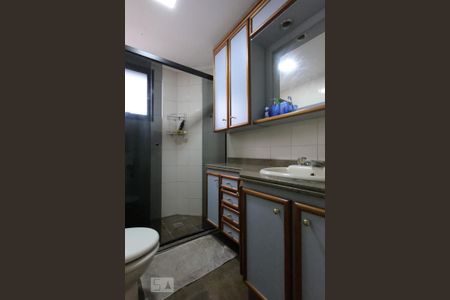 Apartamento à venda com 220m², 3 quartos e 4 vagasBanheiro da Suíte 2
