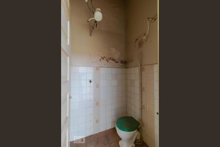 Casa à venda com 190m², 2 quartos e 3 vagasBanheiro de Serviço