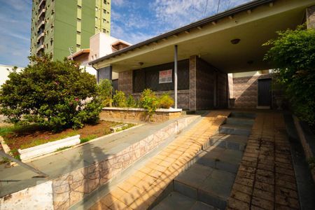 Casa à venda com 190m², 2 quartos e 3 vagasFachada