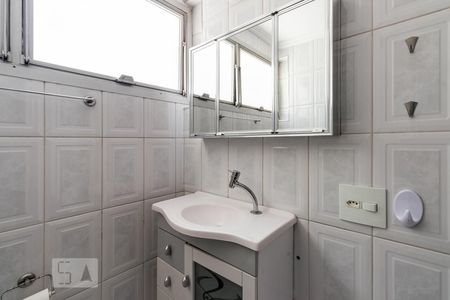 Banheiro de apartamento para alugar com 1 quarto, 45m² em Vila Nova Conceição, São Paulo