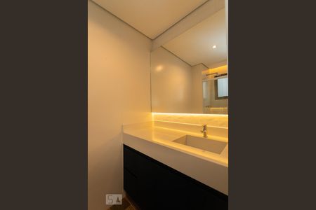 Apartamento à venda com 69m², 1 quarto e 2 vagasBanheiro do Quarto