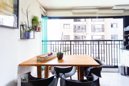 Apartamento à venda com 61m², 2 quartos e 1 vaga Apartamento à venda com 61m², 2 quartos e 1 vagaVaranda