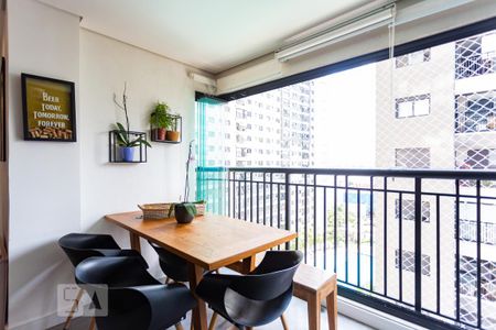 Apartamento à venda com 61m², 2 quartos e 1 vaga Apartamento à venda com 61m², 2 quartos e 1 vagaVaranda