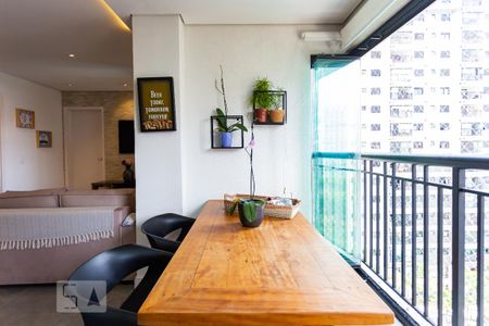 Varanda de apartamento à venda com 2 quartos, 61m² em Continental, Osasco