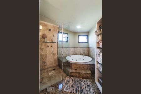 Apartamento à venda com 257m², 4 quartos e 4 vagasBanheiro da Suíte 4