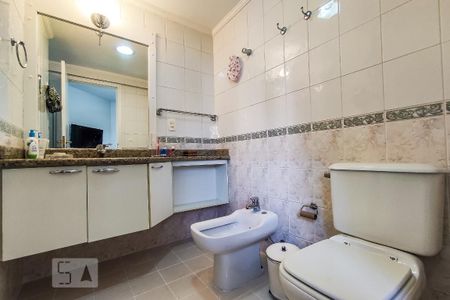 Apartamento à venda com 257m², 4 quartos e 4 vagasBanheiro da Suíte 2