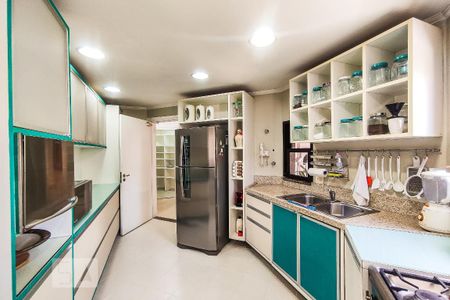 Apartamento à venda com 257m², 4 quartos e 4 vagasCozinha