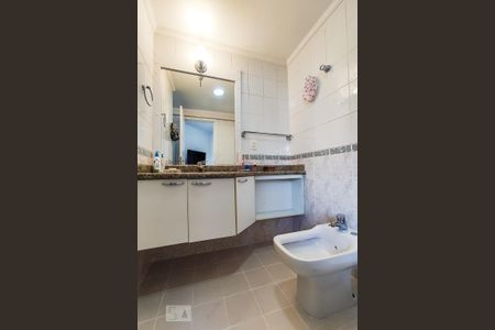 Apartamento à venda com 257m², 4 quartos e 4 vagasBanheiro da Suíte 2