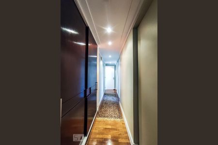 Apartamento à venda com 257m², 4 quartos e 4 vagasCorredor