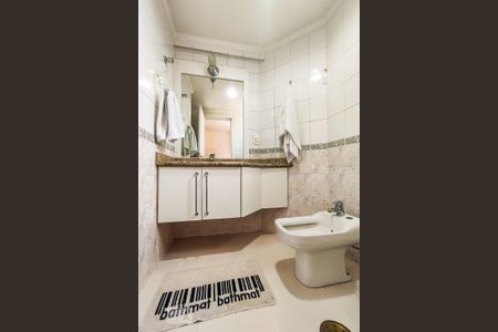 Apartamento à venda com 257m², 4 quartos e 4 vagasBanheiro da Suíte 1