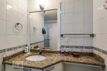 Apartamento à venda com 257m², 4 quartos e 4 vagasBanheiro da Suíte 2