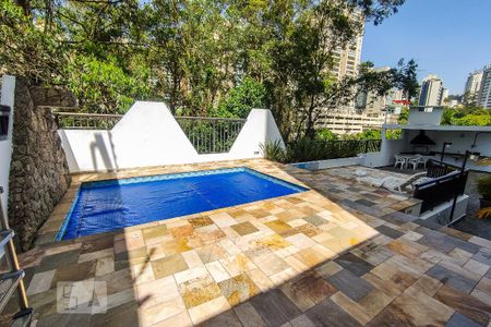 Apartamento à venda com 257m², 4 quartos e 4 vagasÁrea Comum - Piscina
