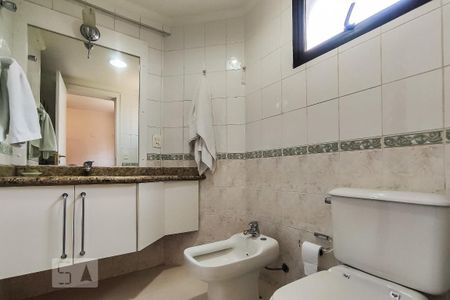Apartamento à venda com 257m², 4 quartos e 4 vagasBanheiro da Suíte 1