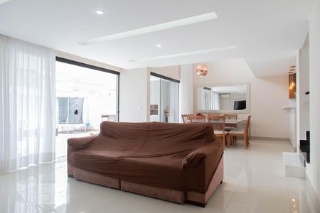 Sala de casa de condomínio à venda com 4 quartos, 390m² em Vargem Pequena, Rio de Janeiro