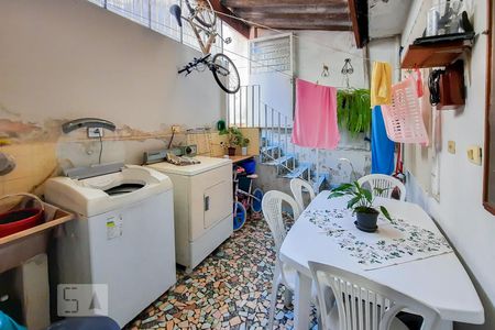 Casa à venda com 470m², 5 quartos e 7 vagas Casa à venda com 470m², 5 quartos e 7 vagasÁrea de Serviço