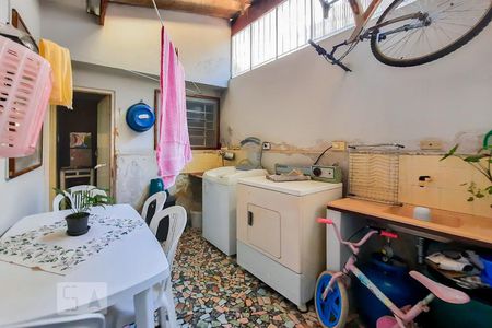 Casa à venda com 470m², 5 quartos e 7 vagas Casa à venda com 470m², 5 quartos e 7 vagasÁrea de Serviço