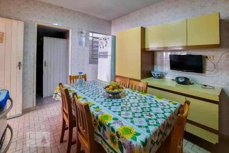 Casa à venda com 470m², 5 quartos e 7 vagas Casa à venda com 470m², 5 quartos e 7 vagasCozinha