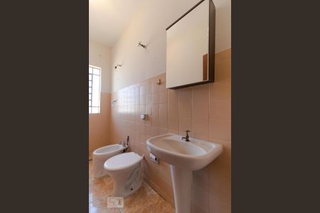 Casa para alugar com 100m², 3 quartos e sem vaga Casa para alugar com 100m², 3 quartos e sem vagaBanheiro