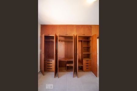 Casa para alugar com 100m², 3 quartos e sem vaga Casa para alugar com 100m², 3 quartos e sem vagaQuarto 01 - Armário