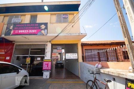 Casa para alugar com 100m², 3 quartos e sem vaga Casa para alugar com 100m², 3 quartos e sem vagaFachada