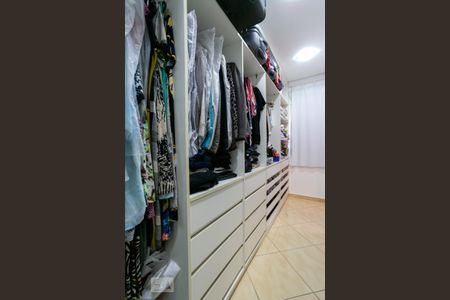 Casa à venda com 240m², 3 quartos e 3 vagasCloset da Suíte 1
