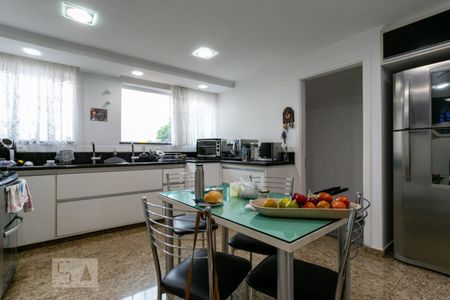 Casa à venda com 240m², 3 quartos e 3 vagasCozinha