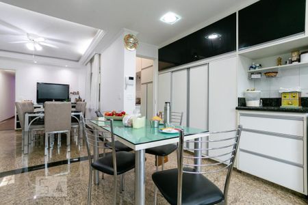 Casa à venda com 240m², 3 quartos e 3 vagasCozinha