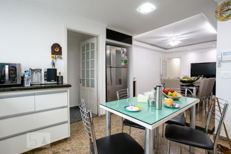 Casa à venda com 240m², 3 quartos e 3 vagasCozinha