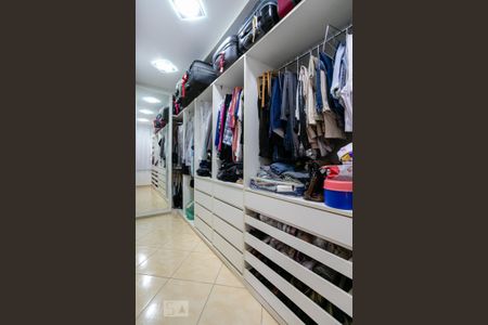 Casa à venda com 240m², 3 quartos e 3 vagasCloset da Suíte 1